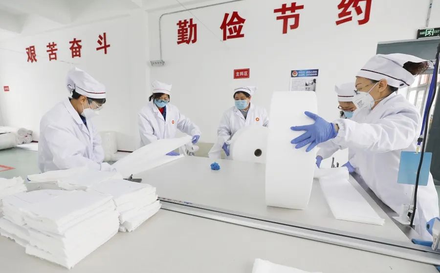 中石油:6条口罩生产线火速建成!熔喷料、熔...(图6) 中石油:6条口罩生产线火速建成!熔喷料、熔...(图6)