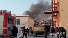 1582095716857457.png 哈尔滨一塑料颗粒厂仓库起火 消防救援数小时(图7)