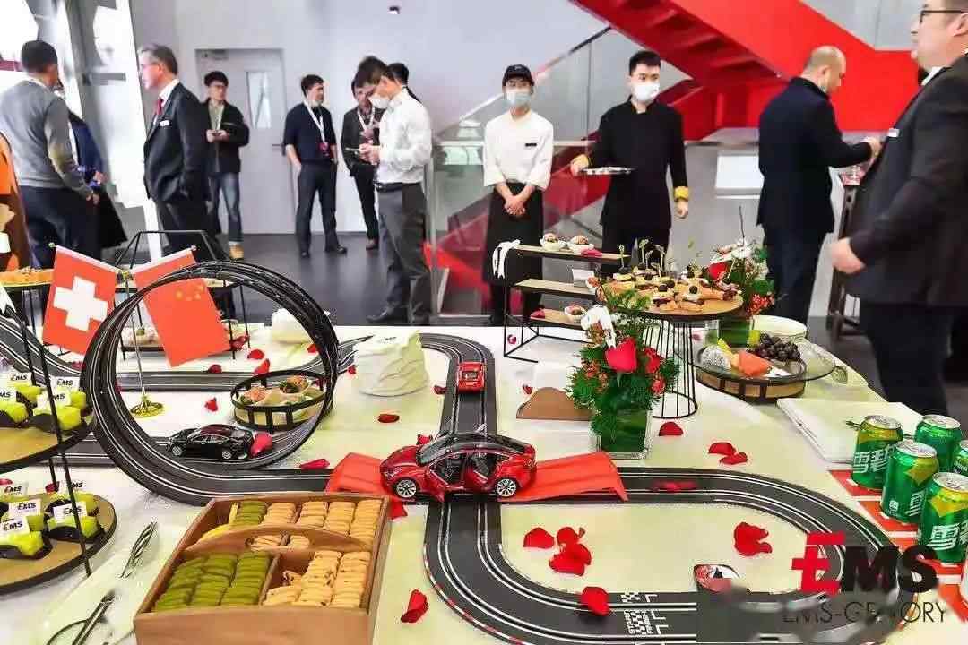 现场有多红，气氛有多浓！艾曼斯新能源汽车...(图35)