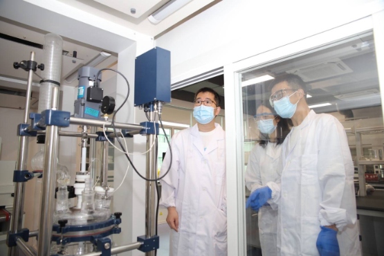 晟胜塑料与知名高校共建高分子材料联合实验室，推动产学研深度融合(图1)